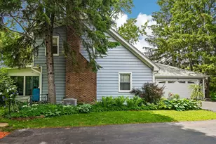 7 Columbus Pkwy, Buffalo Grove, IL 60089 - Photo 2