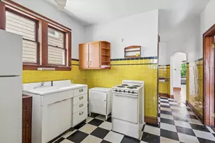 3039 N Gresham Ave, Chicago, IL 60618 - Photo 2