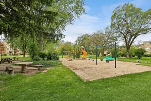718 Dempster St, Mount Prospect, IL 60056 - Photo 14
