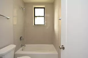 817 W Lakeside Pl, Chicago, IL 60640 - Photo 18
