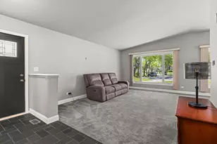 3N445 Jill Ct, Elmhurst, IL 60126 - Photo 4