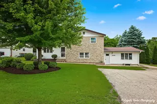 7509 Villa Vista Ct, Spring Grove, IL 60081 - Photo 2