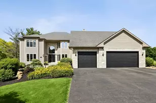 10 Bordeaux Ct, Oakwood Hills, IL 60013 - Photo 1