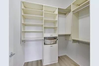 400 N Clinton Street #401, Chicago, IL 60654 - Photo 22