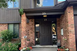 23 Creekside Cir, Elgin, IL 60123 - Photo 2
