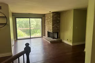 23 Creekside Cir, Elgin, IL 60123 - Photo 4