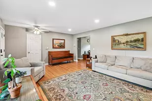1032 62nd Pl, Downers Grove, IL 60516 - Photo 4