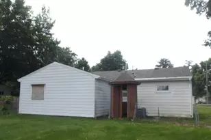 2003 Cleveland Ave, Charleston, IL 61920 - Photo 10