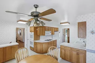 1443 Crain St, Park Ridge, IL 60068 - Photo 4