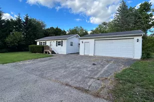 40231 N Dell Dr, Antioch, IL 60002 - Photo 2