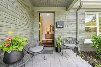 802 S Spring Avenue, La Grange, IL 60525 - Photo 2