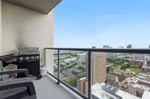 100 E 14th St, Chicago, IL 60605 - Photo 32
