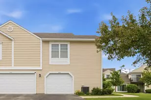 434 Le Parc Cir, Buffalo Grove, IL 60089 - Photo 2