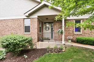 768 St Johns Pl, Addison, IL 60101 - Photo 2