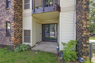 2013 Country Club Dr, Woodridge, IL 60517 - Photo 2