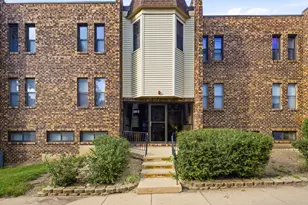 2013 Country Club Dr, Woodridge, IL 60517 - Photo 4