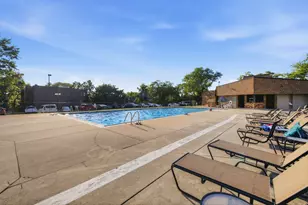 2013 Country Club Dr, Woodridge, IL 60517 - Photo 18
