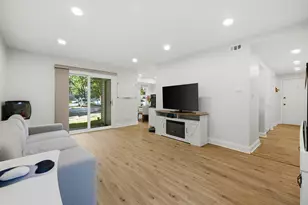 2013 Country Club Dr, Woodridge, IL 60517 - Photo 16
