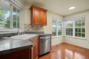2071 Avalon Ct, Northbrook, IL 60062 - Photo 6