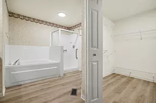 2071 Avalon Ct, Northbrook, IL 60062 - Photo 10
