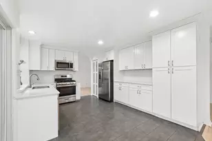 7943 Dada Dr, Gurnee, IL 60031 - Photo 8