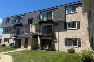 1321 N Baldwin Ct, Palatine, IL 60074 - Photo 2