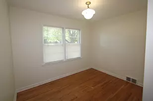 704 Woodlawn Ave, Joliet, IL 60435 - Photo 16