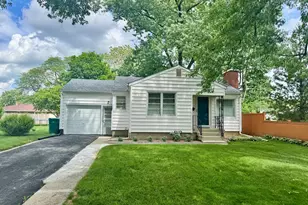 704 Woodlawn Ave, Joliet, IL 60435 - Photo 2