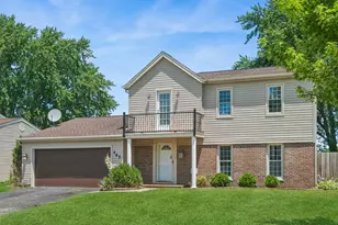 465 Ridgefield Dr, Roselle, IL 60172 - Photo 1