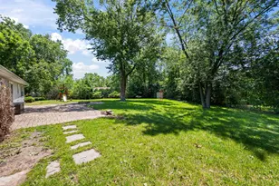 365 Pebblecreek Dr, Lake Zurich, IL 60047 - Photo 16