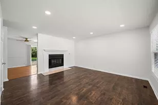 365 Pebblecreek Dr, Lake Zurich, IL 60047 - Photo 2