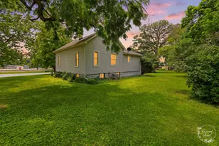 423 E Front St, Gilman, IL 60938 - Photo 24