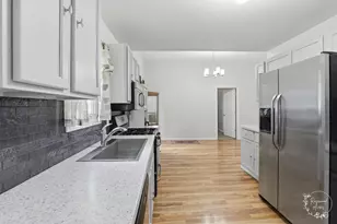 423 E Front St, Gilman, IL 60938 - Photo 16