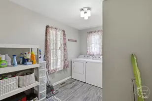 423 E Front St, Gilman, IL 60938 - Photo 8
