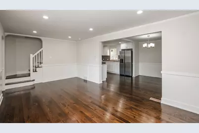 10048 S Saint Lawrence Avenue, Chicago, IL 60628 - Photo 2