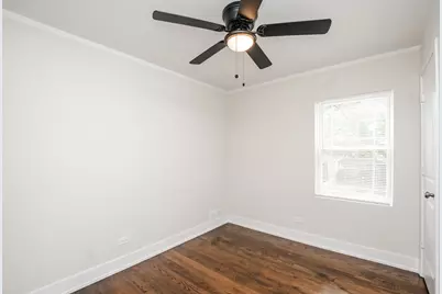 10048 S Saint Lawrence Avenue, Chicago, IL 60628 - Photo 8