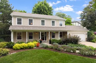 706 Alexandria Dr, Naperville, IL 60565 - Photo 2