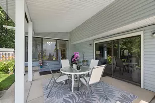 1320 E Sanborn Dr, Palatine, IL 60074 - Photo 24