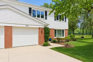 123 N Peartree Ln, Arlington Heights, IL 60004 - Photo 1