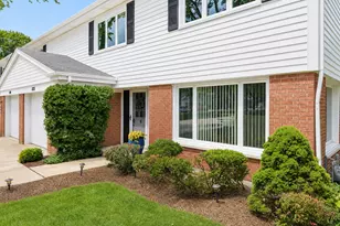 123 N Peartree Ln, Arlington Heights, IL 60004 - Photo 2