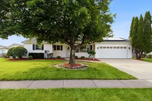 909 Knollside Rd, New Lenox, IL 60451 - Photo 1