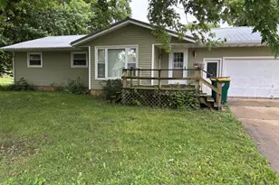 301 S 2nd St, Walnut, IL 61376 - Photo 2
