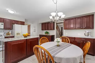 815 Claridge Ct, Schaumburg, IL 60193 - Photo 16