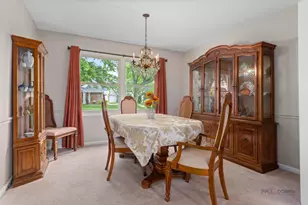 815 Claridge Ct, Schaumburg, IL 60193 - Photo 6