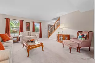 815 Claridge Ct, Schaumburg, IL 60193 - Photo 4