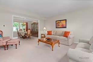 815 Claridge Ct, Schaumburg, IL 60193 - Photo 2