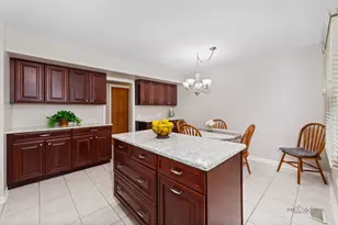 815 Claridge Ct, Schaumburg, IL 60193 - Photo 12