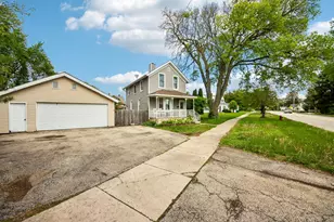 316 E Division St, Lockport, IL 60441 - Photo 2