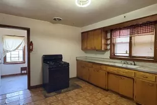 8153 S Marquette Ave, Chicago, IL 60617 - Photo 4
