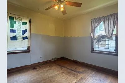 8153 S Marquette Avenue, Chicago, IL 60617 - Photo 6